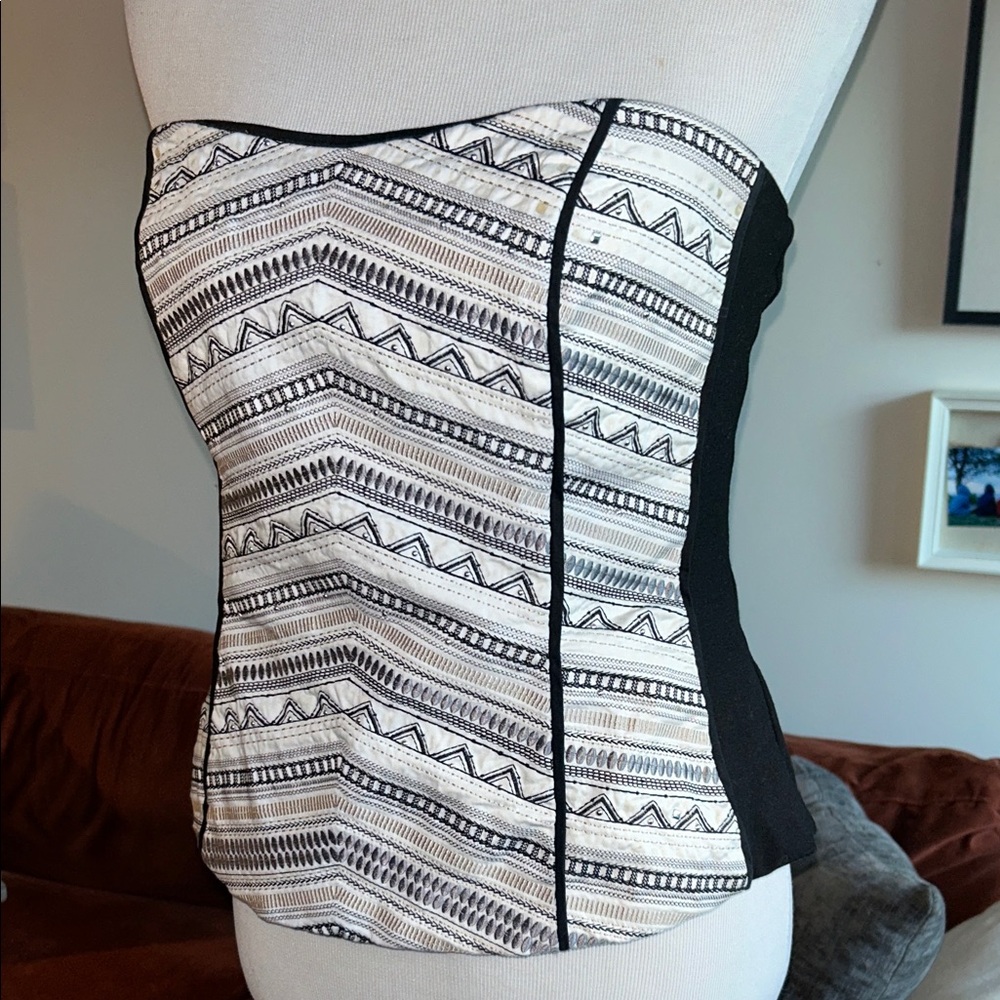 White House black market size 10 Black and White Strapless Top